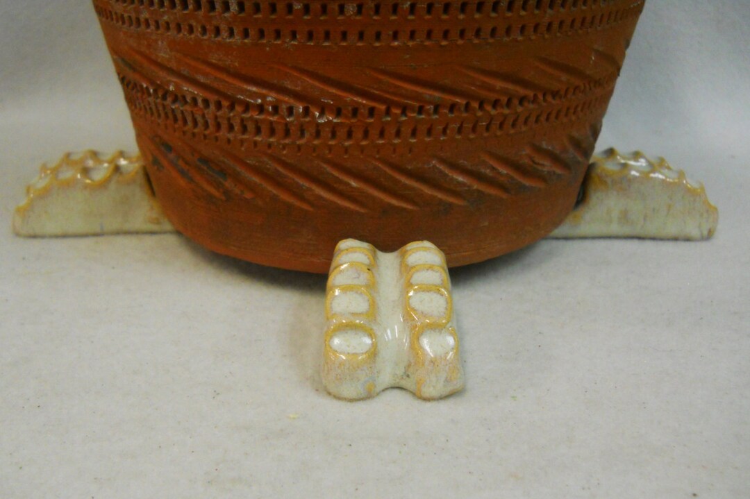 Ceramic Pot Feet Set of 4. Handmade Ceramic Ridged Pattern Pot Risers