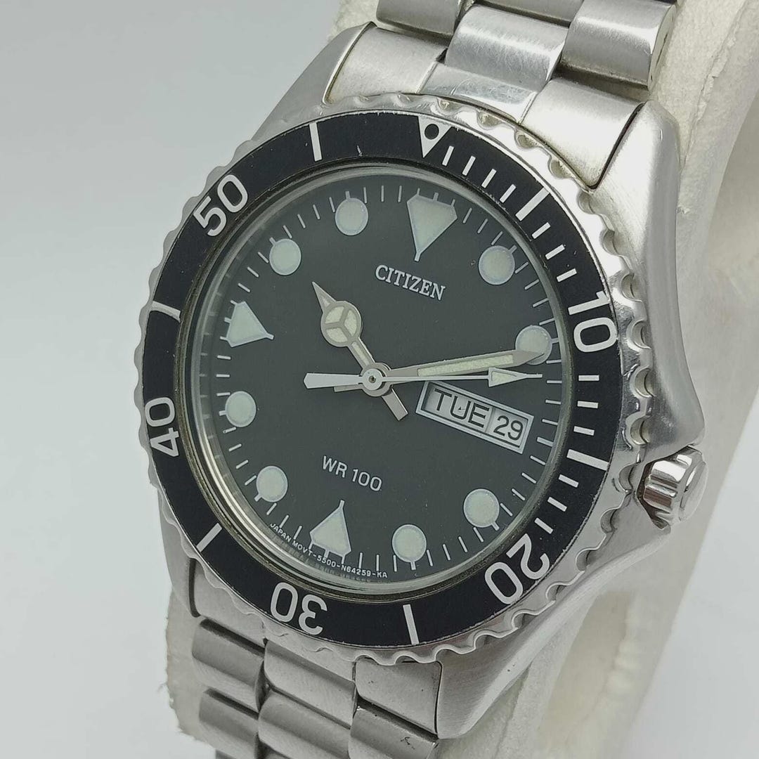 Citizen Diver Action 2000 Quartz 5500-S58771 Day/date Vintage