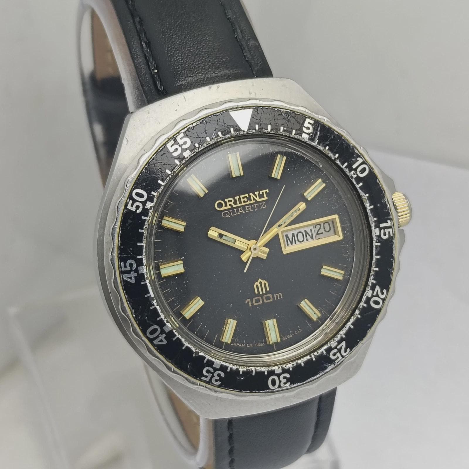 Orient 100m Divers Y569605-60 Quartz Black Dial Vintage Men