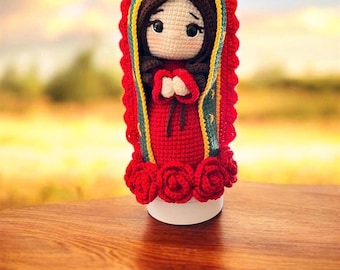 Muñeca de la Virgen María hecha a mano en ganchillo, estatua de Nuestra Señora de Guadalupe en amigurumi, regalo religioso católico, decoración cristiana para el hogar, regalo para mamá.