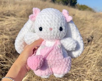 Conejito de peluche de ganchillo con capucha de fresa, juguete de animal amigurumi kawaii, regalo para ella.