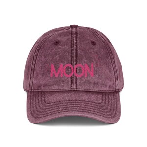 Cappellino vintage rosa ricamato con luna e stelle, in cotone lavato, design estetico, stile da papà, unisex, profilo basso, effetto invecchiato, idea regalo streetwear