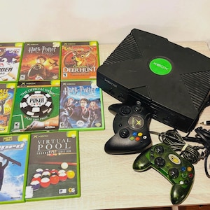 Consola de juegos Microsoft Xbox original vintage con 2 mandos, cables de alimentación/AV y 8 juegos - Totalmente probada y en perfecto funcionamiento.