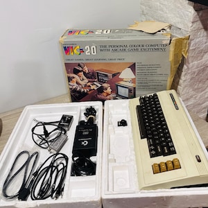 Sistema informático Commodore VIC-20 clásico - Probado y funcionando en su caja original.