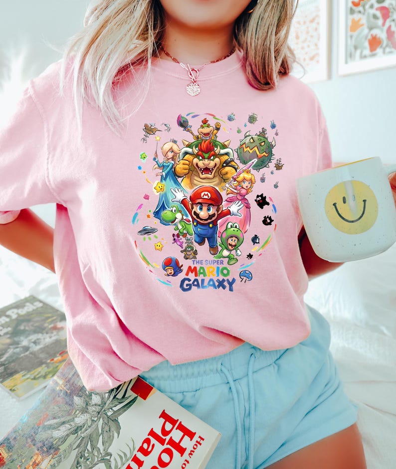 Camiseta de Super Mario Galaxy, camiseta de Mario, Peach, Bowser, Rosalina y Yoshi, camiseta retro para gamers, regalo de cumpleaños personalizado imagen 4