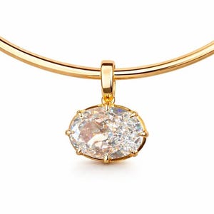 Colgante de moissanita ovalada Este-Oeste de 2,00 ct, engastado en bisel de oro amarillo de 14 k