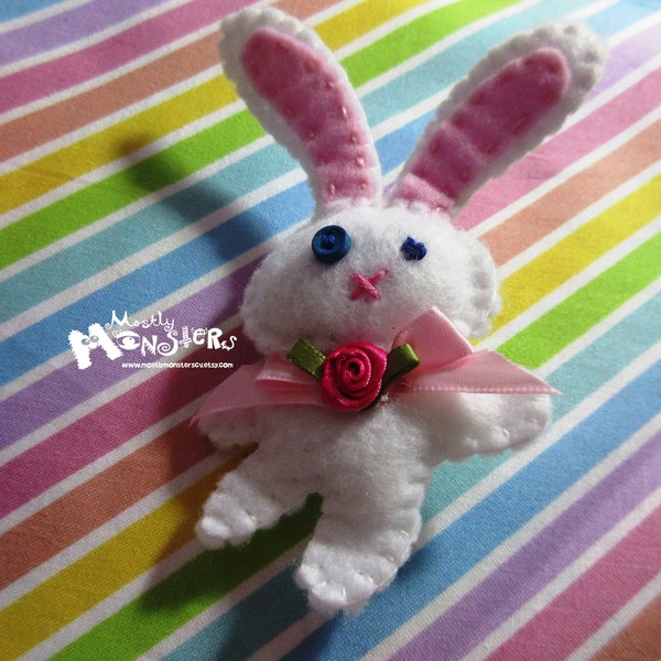 Feltie Pin, Bunny Feltie, Handstitched felt brooch, Rabbit Felt Pin, Hand embroidered pin, White Feltie Bunny, Bunny brooch