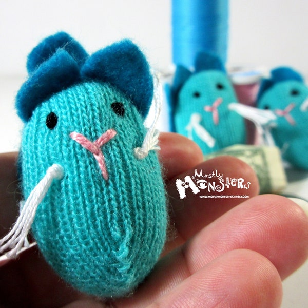 THUMBKIN Cat Turquoise; Turquoise Cat toy; tiny knit toy; pocket plushie; repurposed gloves; Thumbkin toy; Turquoise Kitty