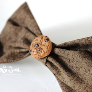 Cookie hair bow; chocolate chip bow; brown cookie bow; handmade hair bow; cookie lover hairbow; realistic cookie bow; Chocolate chip bow