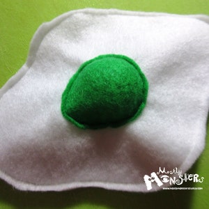 Felt toy EGG with squeaker squeaky egg toy felt food egg toy fried egg felt egg green green egg green egg yolk toy Kelly Green yolk