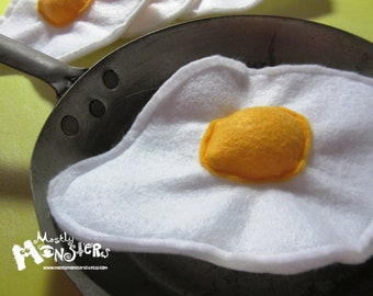 Felt toy EGG with squeaker; squeaky egg toy; felt food egg; toy fried egg; felt egg yellow; yellow egg; yellow egg yolk toy