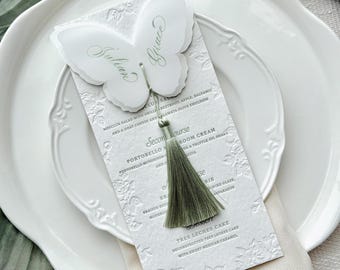 Menús personalizados impresos en tipografía con tarjetas de asiento con mariposas caligráficas / Decoración de mesa y tarjetas de lugar personalizadas para bodas