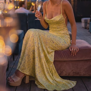 Vestido largo floral de tacto sedoso - Vestido de verano con cuello vuelto y espalda descubierta