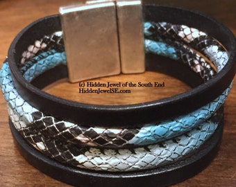 Bracciale rigido in pelle con motivo serpente blu e nero - Unisex 7"