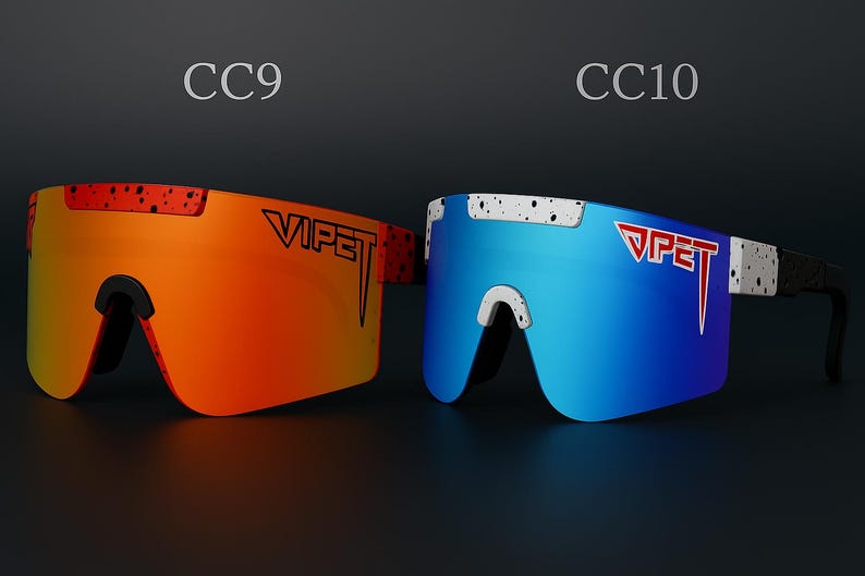 Puede incluir: Dos pares de gafas de sol deportivas. Un par tiene lentes naranjas y una montura superior moteada roja y negra. El otro par tiene lentes azules y una montura superior moteada blanca y negra. Ambos tienen la palabra "VIPET" impresa en la lente.