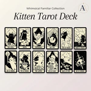 Peut inclure: Un jeu de cartes de tarot Kitten avec des illustrations en noir et blanc. Chaque carte présente un chat dans diverses poses, avec des titres tels que "Le Diable" et "As d'Épées". Le jeu est intitulé "Kitten Tarot Deck" et "Whimsical Familiar Collection".