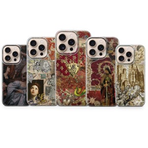 Peut inclure: Plusieurs coques de téléphone avec des motifs artistiques variés. Les coques présentent des images de personnages historiques, d'iconographie religieuse et de motifs ornés dans des tons de rouge, d'or et de crème. Chaque coque a une bordure transparente.