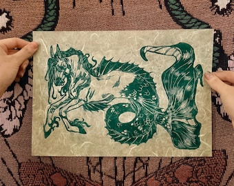 Stampa su linoleum di un Kelpie / Decorazione murale raffigurante una creatura mitologica del folklore scozzese