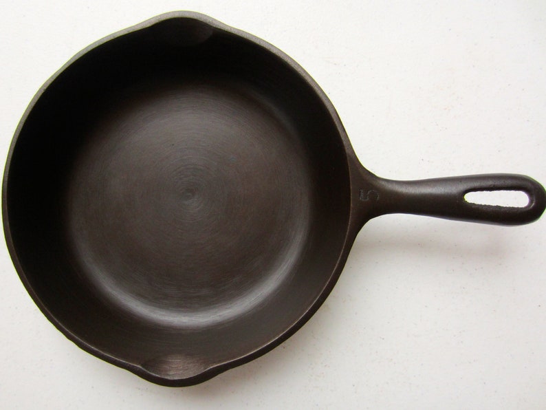 Griswold No. 5 Cast Iron 8 Inch Skillet Pan Made in USA Etsy