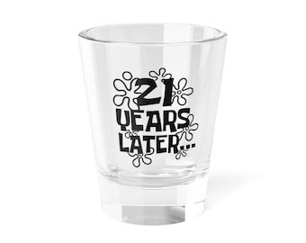 Divertente bicchierino da shot per il 21° compleanno – 21 anni dopo, nato nel 2005 – Bicchierino da shot con base pesante e prisma inciso, divertente regalo di compleanno per lei, donna