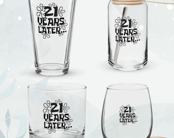Zabawny kieliszek na 21. urodziny, 21 lat później, urodzony w 2005 roku – kieliszek do whisky, wina, piwa i puszek – zabawny prezent urodzinowy dla niej, prezent dla kobiety na 21. urodziny