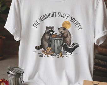 T-shirt drôle de raton laveur - T-shirt couleurs confort Midnight Snack Society - Opossum Skunk Graphic - Cadeau humour nature