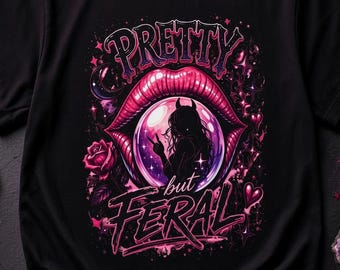 Gothic Lip Rose Graphic Tee | Pretty But Feral Retro T-shirt | Grunge Punk Streetwear | Unisex Alternatief Cadeau