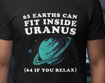 Camiseta con 63 Tierras dentro de Urano / Camiseta gráfica divertida de planetas espaciales