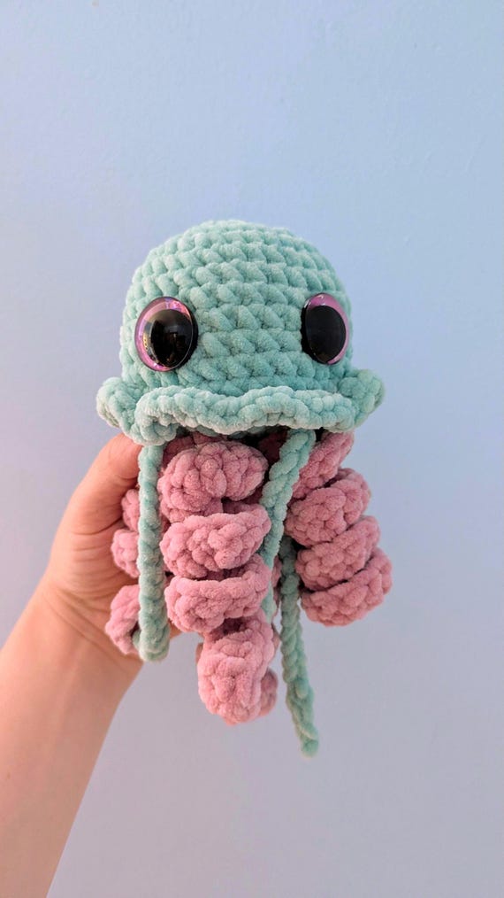 Peluche de medusa amigurumi de ganchillo, criatura marina kawaii