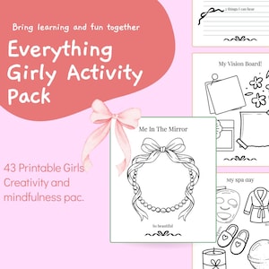 Może przedstawiać: Biały ceramiczny kubek z czarnym uchwytem i napisem "But First, Coffee" w stylu ręcznym. Kubek stoi na białej powierzchni. Kubek ma około 10 cm wysokości.