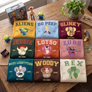 Disney Pixar Toy Story Charaktere Est 1995 Porträt T-Shirt, Disneyland Familie Matching Tee, Buzz Lightjahre, Woody, Jessie, Slinky, Aliens Bild 1