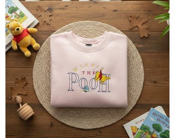Sudadera con cuello redondo bordada de Winnie the Pooh de Disney, ropa clásica del Bosque de los Cien Acres, regalo de cumpleaños para fans del tarro de miel de Winnie the Pooh para el viaje a Disney 2026.