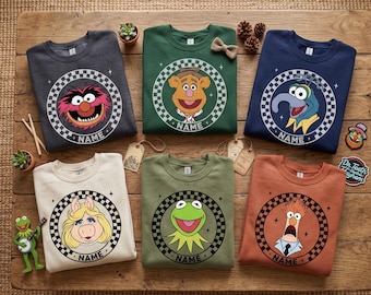 Personalisierte Disney Die Muppets Alle Charaktere Kariertes Shirt, Disneyland Reise 2026, Disneyland Reise 2026, Disney Muppets Kermit Fozzie Piggy Tierbecher