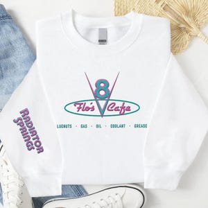 Puede incluir: Un letrero de madera r&uacute;stica con el texto "Welcome to our home" en letras blancas. El letrero presenta un acabado envejecido y un dise&ntilde;o sencillo y acogedor.