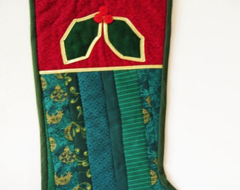 Medias de Navidad acolchadas, telas impresas en rojo verde oro trenza recortar, Holly Applique hecho a mano Calico impresión manto decoración de vacaciones 1