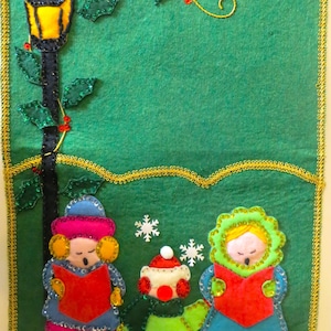 Vilt kerstkaarthouder muur hangen, Caroler Family juwelen groene vilt pailletten kralen, zak om kaarten te houden, vintage handgemaakte wanddecoratie