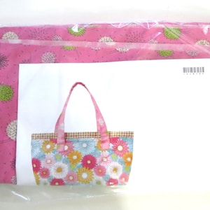 Lunch Bag Fabric Kit, Connecting Threads, Susan Terpin, Includes Pattern and Fabrics
