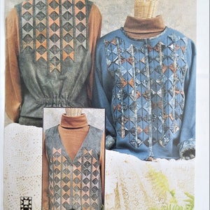 Peut inclure: Un patron de couture pour un gilet avec un motif géométrique. Le patron s'appelle "Points on Parade" et le numéro du patron est 926. Le patron comprend des instructions pour coudre des mini pièces.