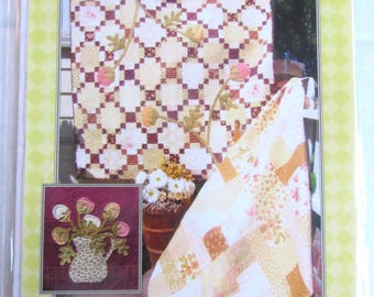 Plum Blossoms Quilt Pattern, Fig Tree Quilts FTQ 453, Quick Pieced Patchwork Throw and Wall Hanging, Patchwork Applique Country Farmhouse