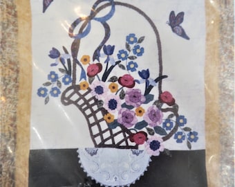 Flower Basket Quilt Pattern, Spring Basket Applique Wall Hanging 36 x 42" Country Heirlooms Mary Alice Schmader Sharon Kennedy paper pattern