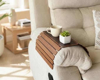 Bandeja de bambú para reposabrazos de sofá – Mesa plegable para sofá con almohadilla antideslizante