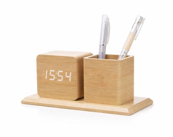 Reloj despertador digital de madera con portalápices, organizador de escritorio LED, hora y temperatura.
