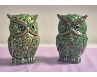Salière et poivrière hiboux vintage en céramique verte fabriquées au Japon Mid-Century