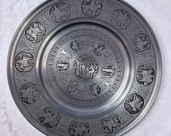 Grand plat décoratif en étain Frieling Zinn, argent gaufré Adam Eve, Allemagne