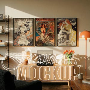 Op de afbeelding: Drie rechthoekige, zwart ingelijste kunstprints aan een muur. De linker print toont Jeanne Darc, de middelste Monaco-Monte-Carlo en de rechter een vrouw met de tekst Encre L. Marquet. De tekst FRAME PSD MOCKUP is over de afbeelding geplaatst.