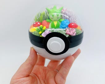 LIGHT UP Roselia Terrarium Pokeball
