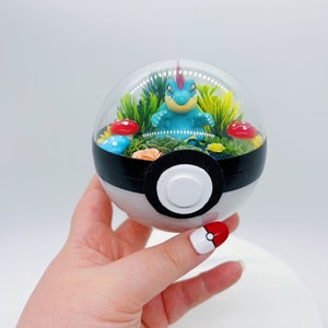 LIGHT UP Feraligator Terrarium Pokeball