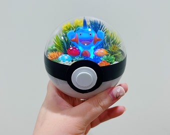 LIGHT UP Marshtomp Terrarium Pokeball