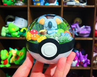 LIGHT UP Komala Terrarium Pokeball