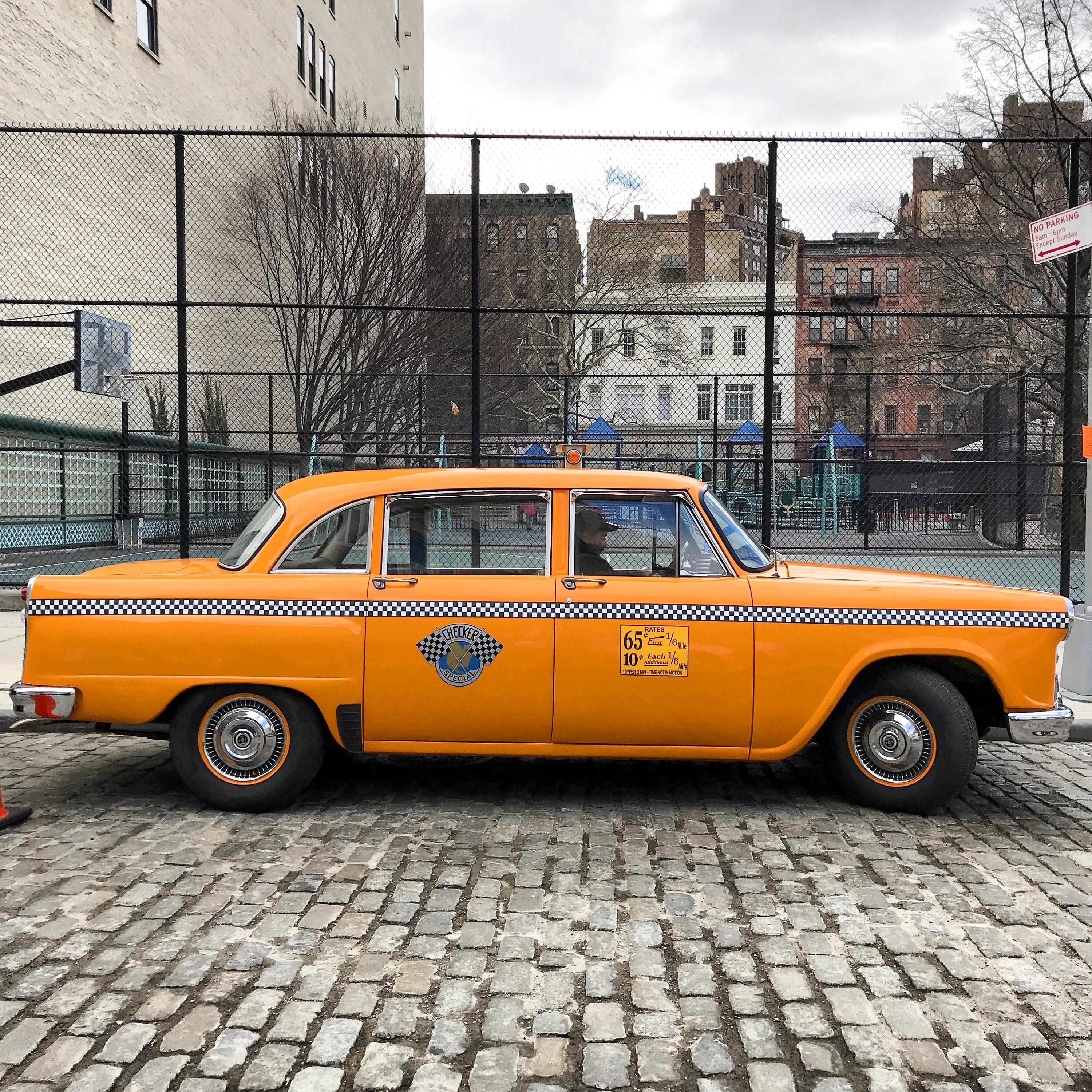 チェッカー　タクシーキャブ ミニカー 1/44 アメリカンタクシー チェッカーマラソン イエローキャブ